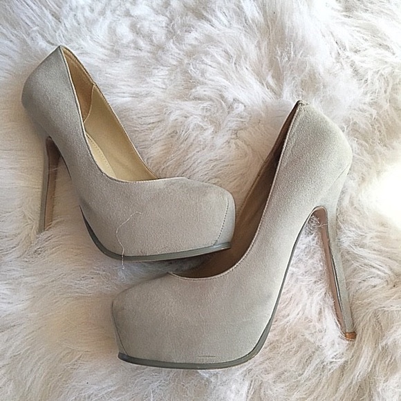 Authentic Yves Saint Laurent Grey Suede Platform Pumps - Picture 1 of 4